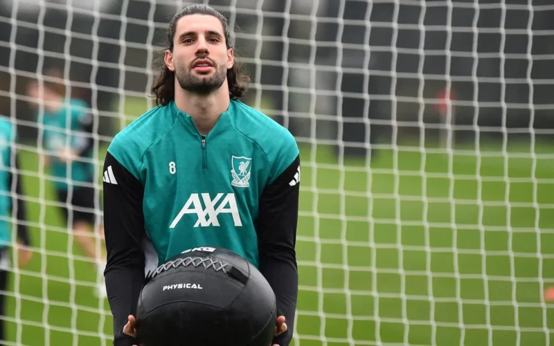 سخرية واسعة من ليفربول بسبب تمرين غريب لمحمد صلاح ودومينيك سوبوسلاي في التدريبات